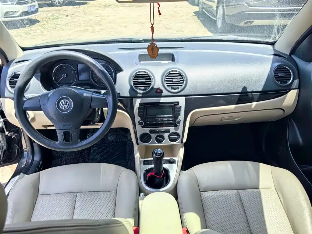 VOLKSWAGEN LAVIDA 2012