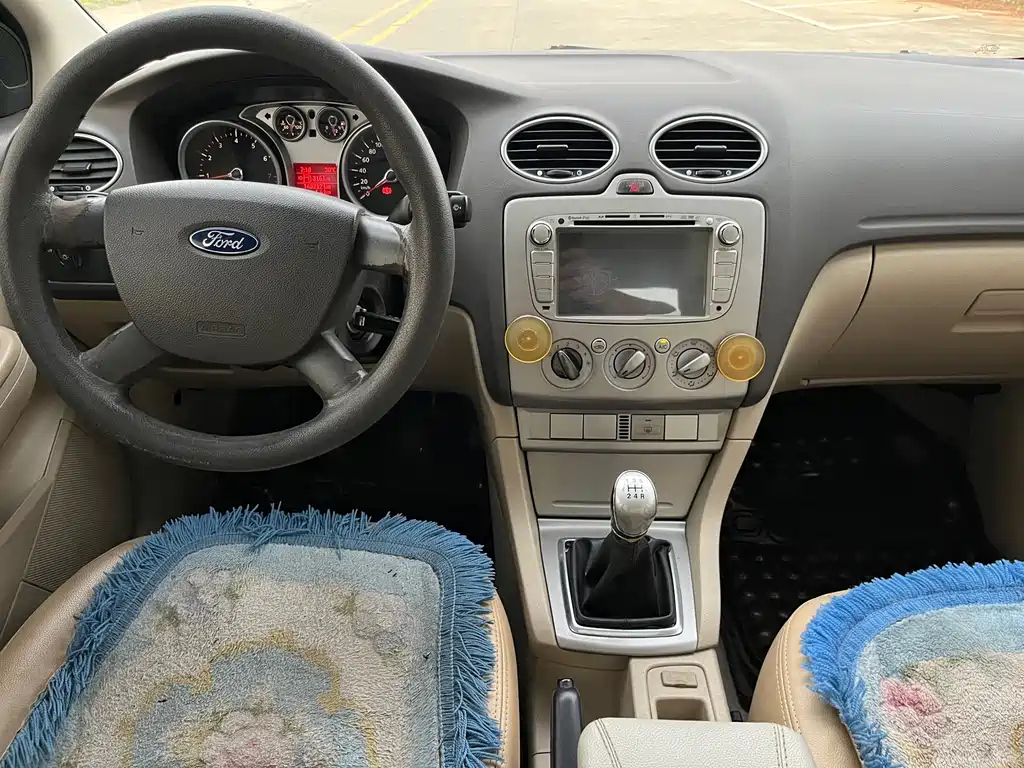 FORD FOCUS 2010