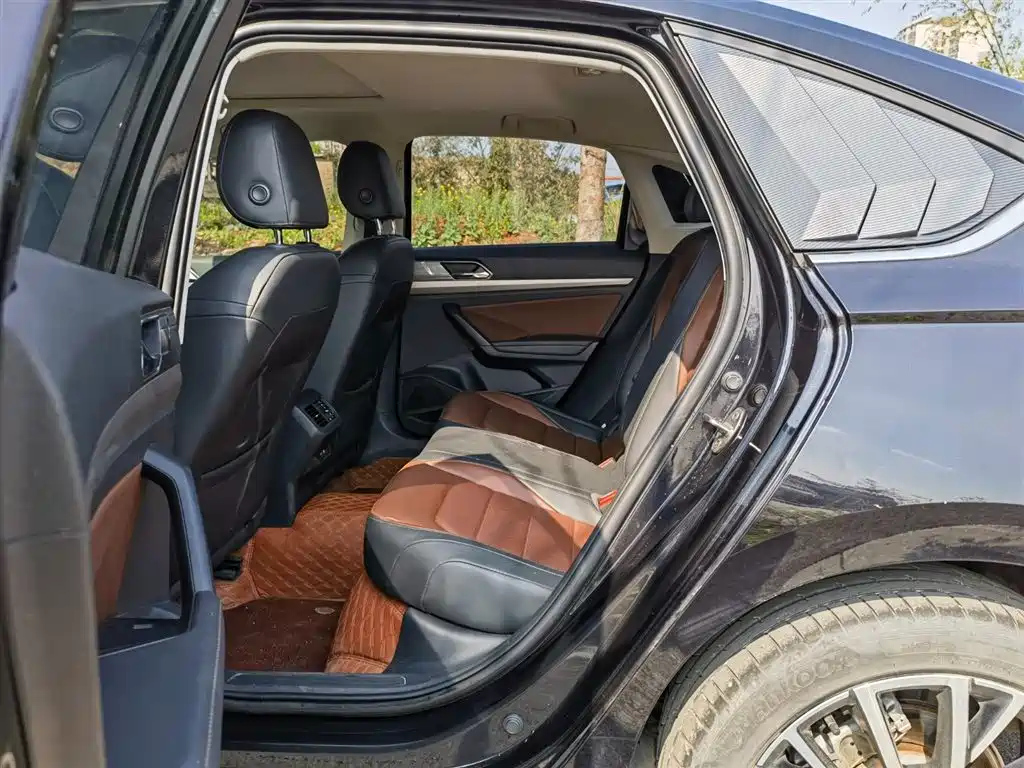 VOLKSWAGEN LAVIDA 2021