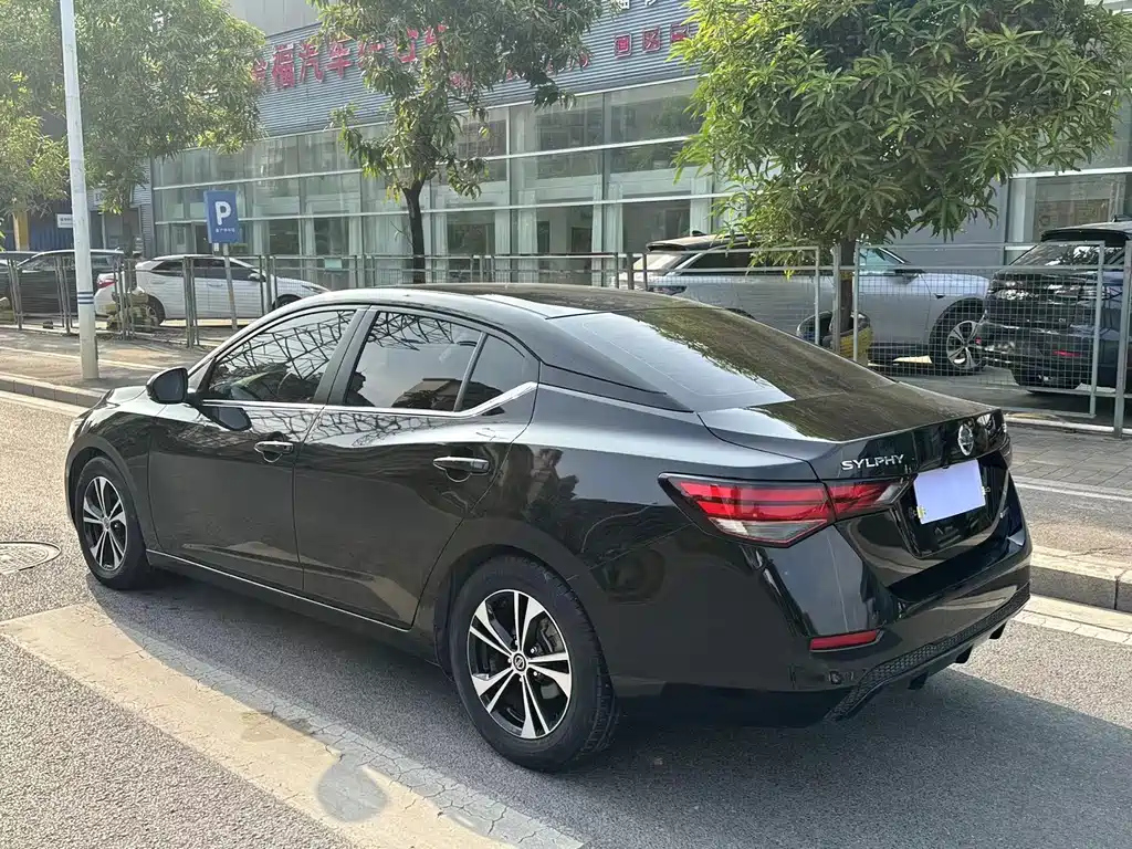 NISSAN SYLPHY 2020