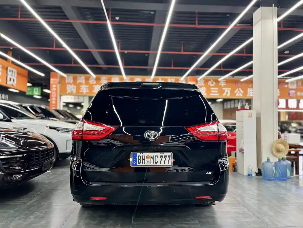 TOYOTA SIENNA 2017