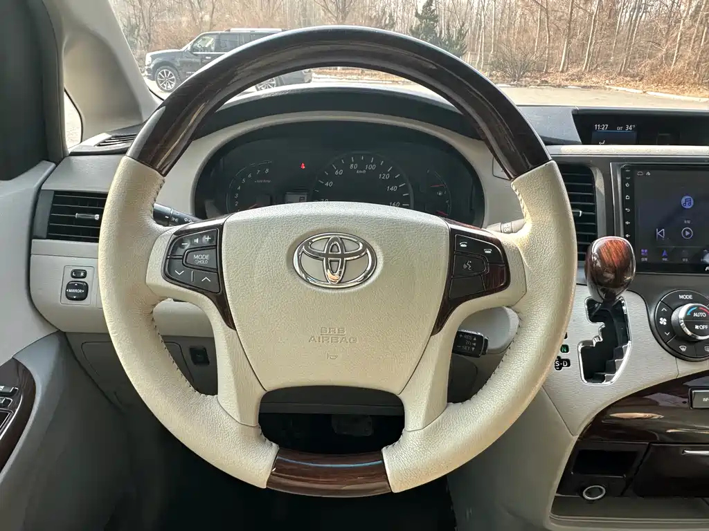 TOYOTA SIENNA 2014