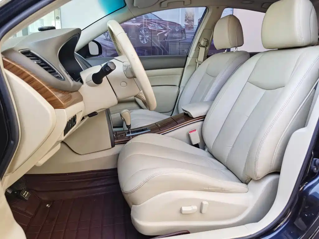 NISSAN TEANA 2011