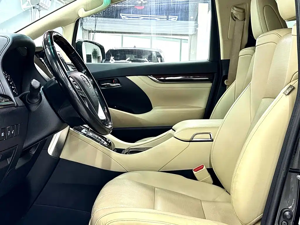 TOYOTA ALPHARD 2017