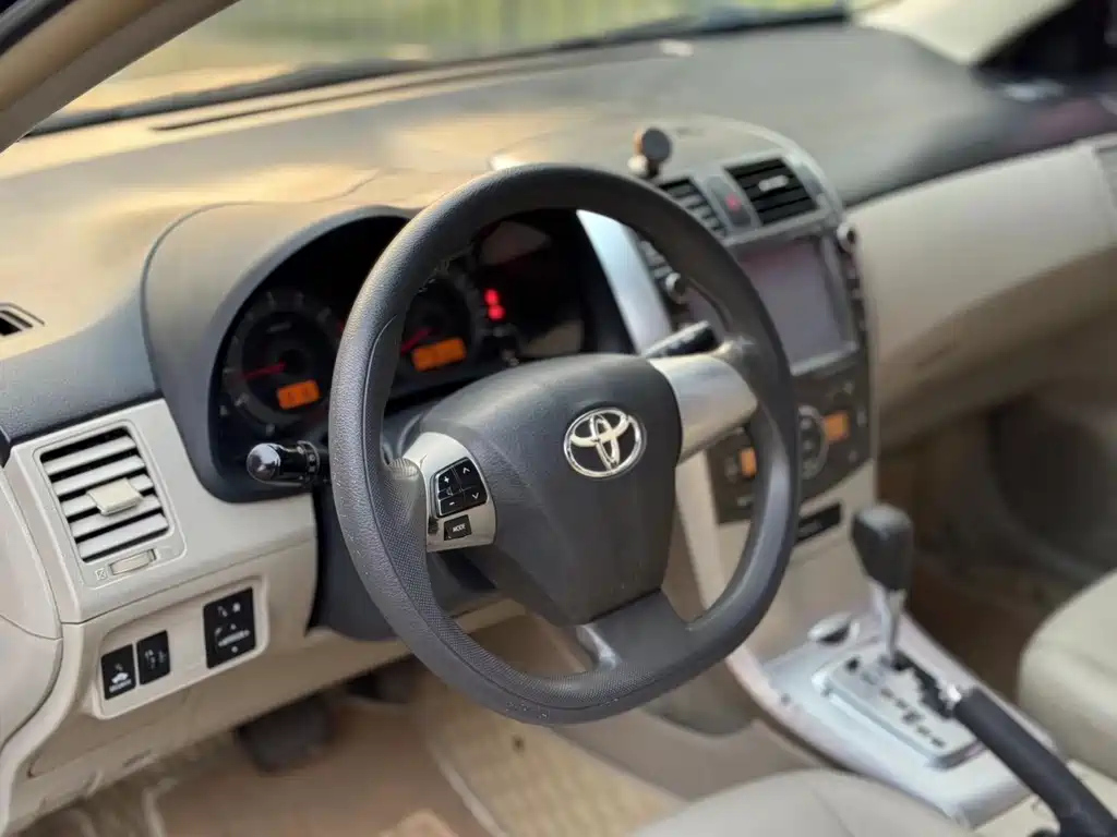 TOYOTA COROLLA 2013