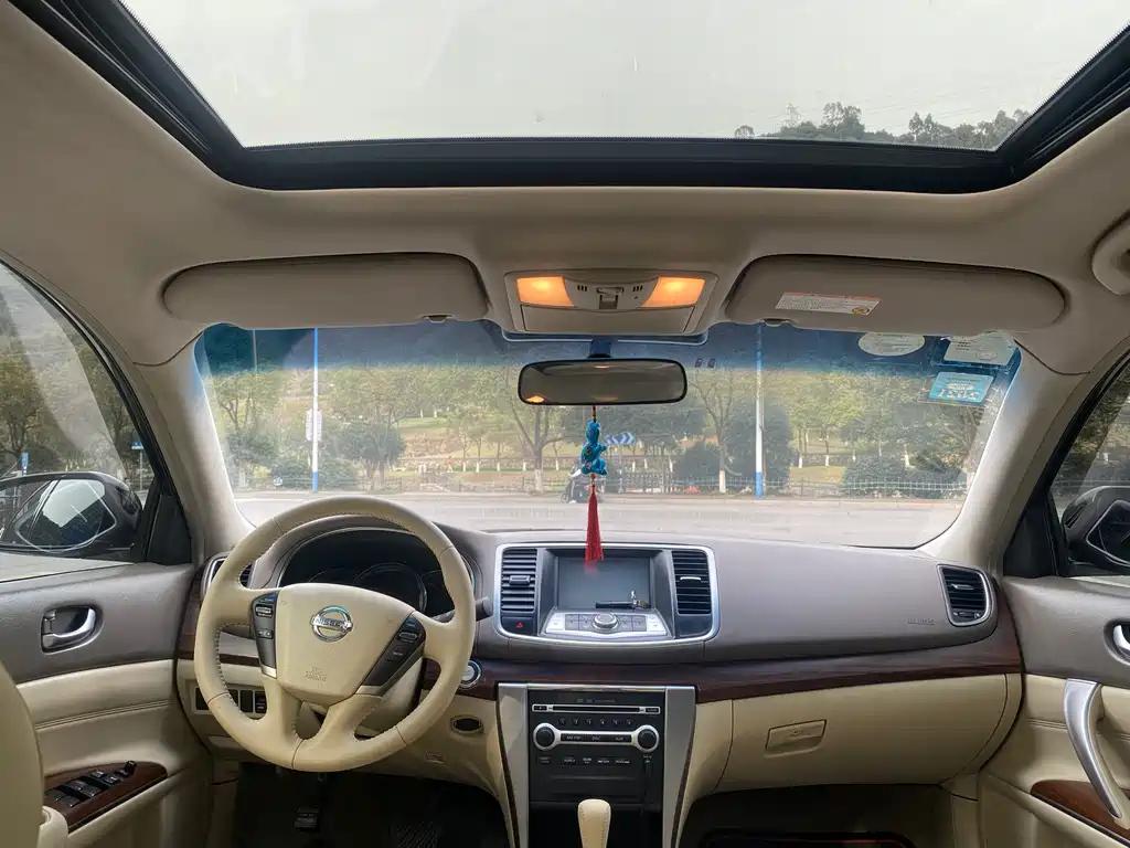 NISSAN TEANA 2010