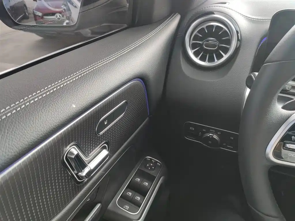 MERCEDES BENZ GLB 2022