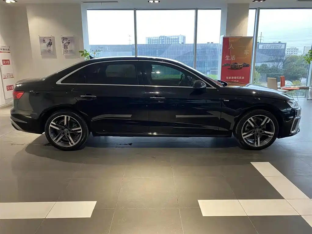AUDI A4L 2021