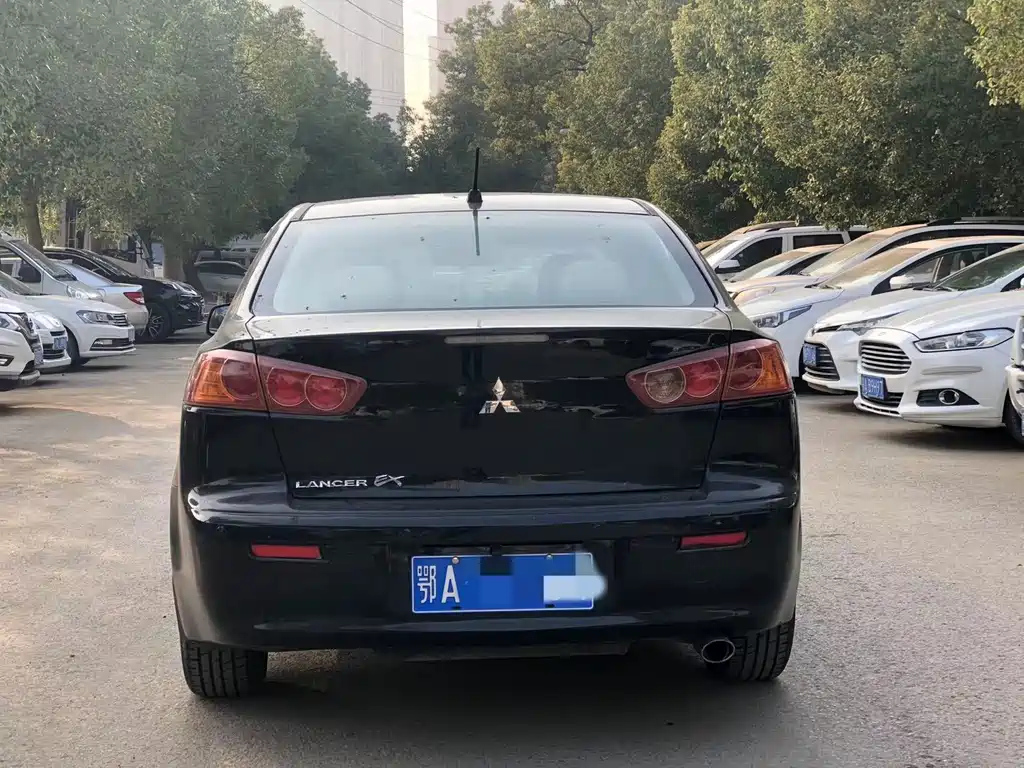 MITSUBISHI LANCER EX 2010