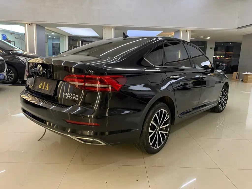 VOLKSWAGEN LAVIDA 2020