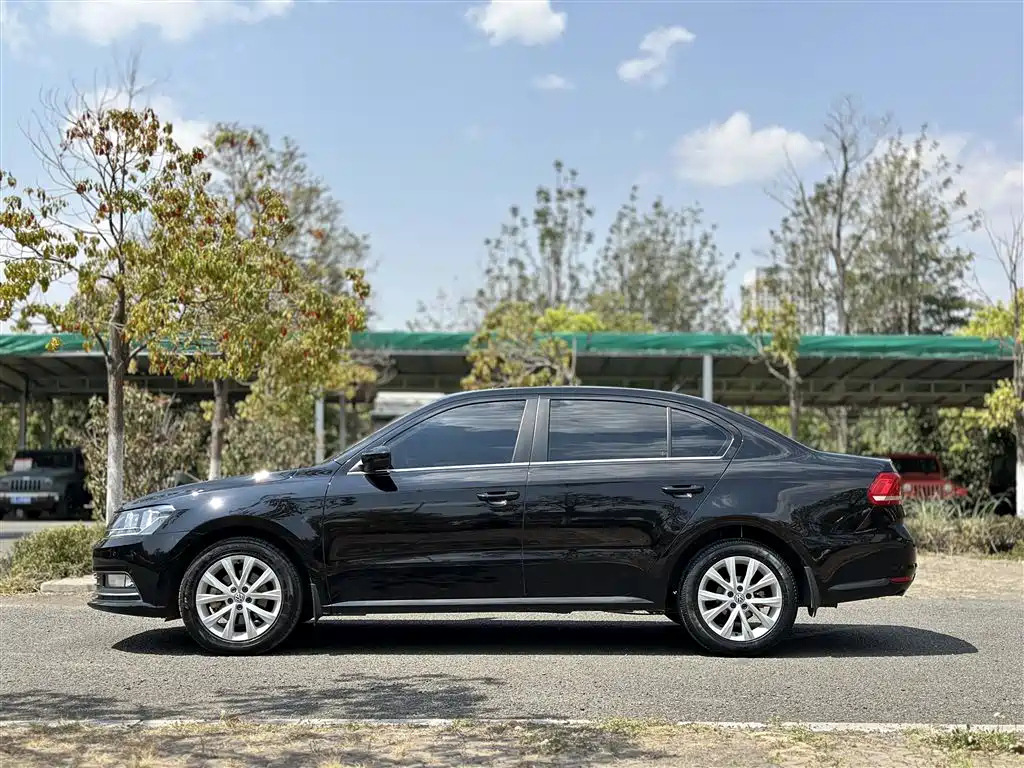 VOLKSWAGEN LAVIDA 2016