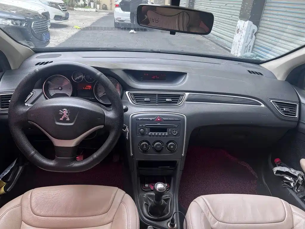 PEUGEOT 308 2012