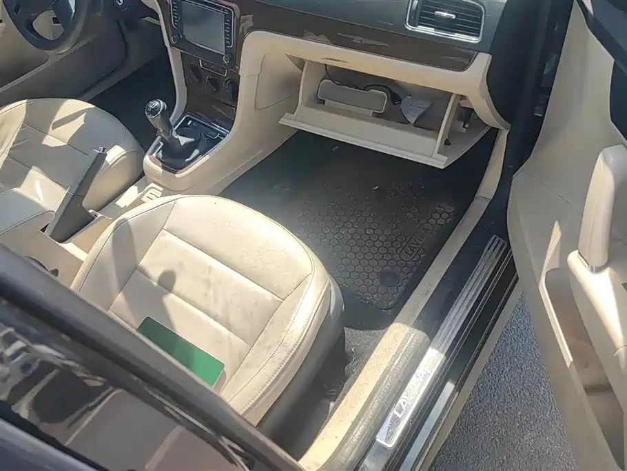 VOLKSWAGEN LAVIDA 2014