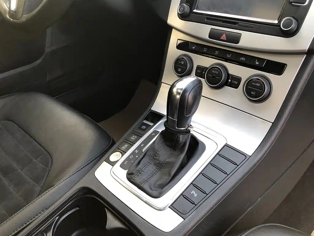 VOLKSWAGEN MAGOTAN 2016