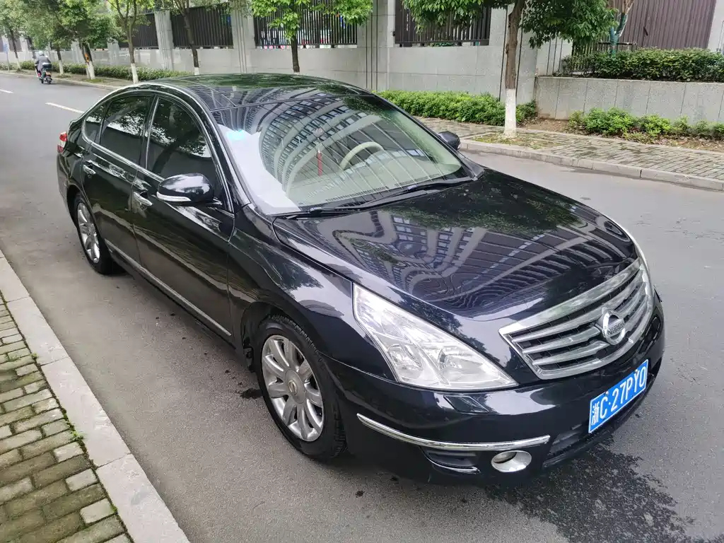 NISSAN TEANA 2010