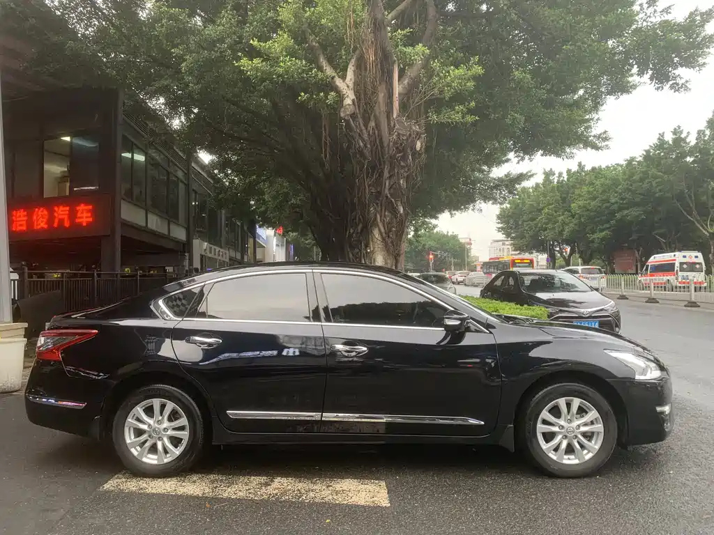 NISSAN TEANA 2016