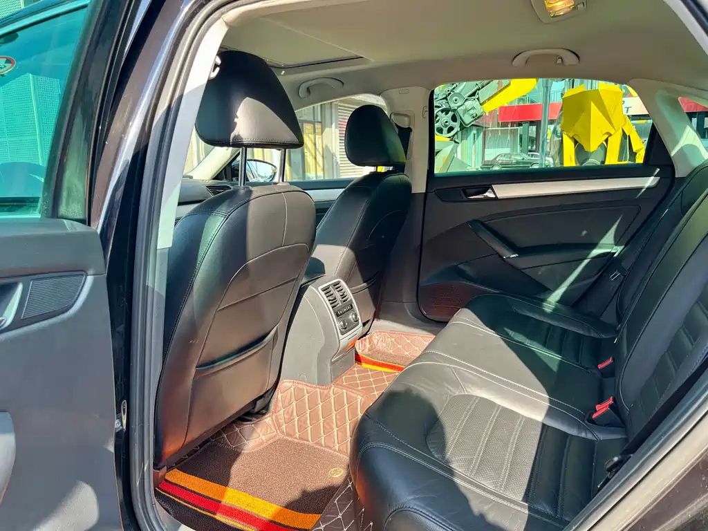 VOLKSWAGEN PASSAT 2014