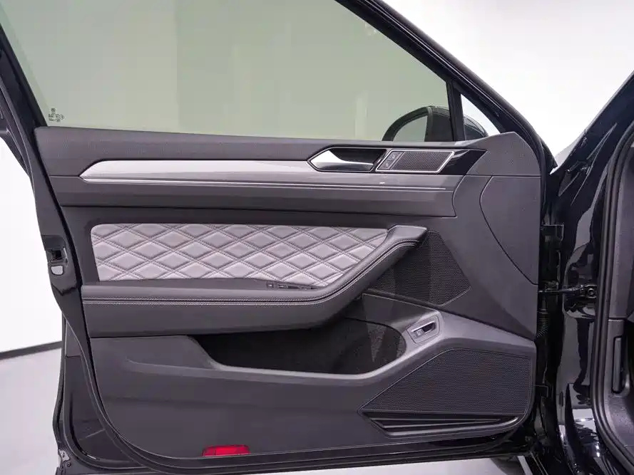 VOLKSWAGEN MAGOTAN 2023