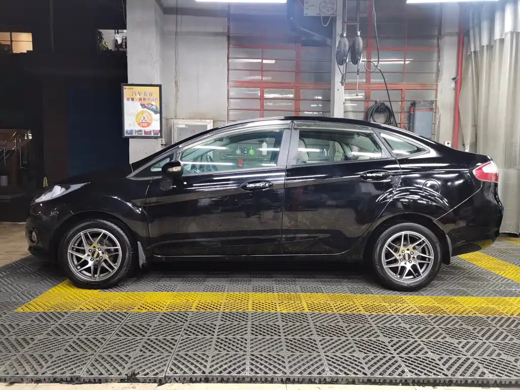 FORD FIESTA 2010