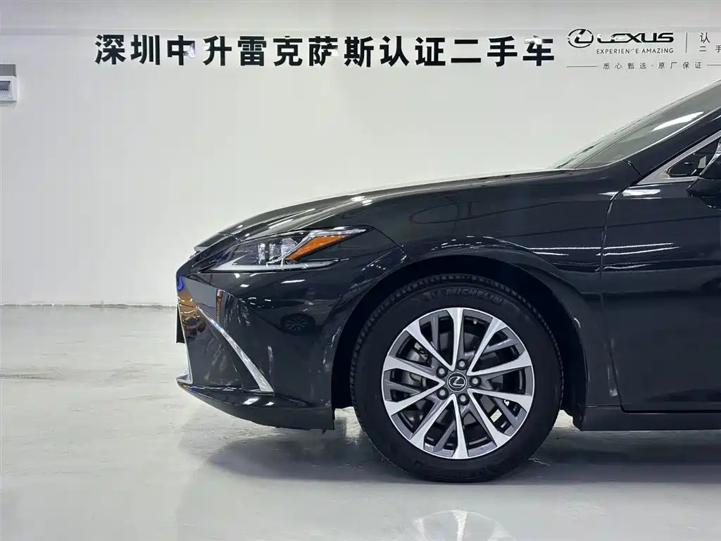 LEXUS ES 2023
