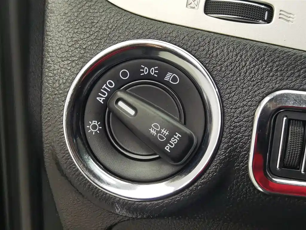 DODGE JCUV 2015