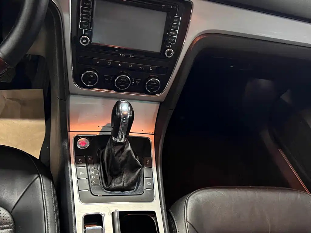 VOLKSWAGEN PASSAT 2015