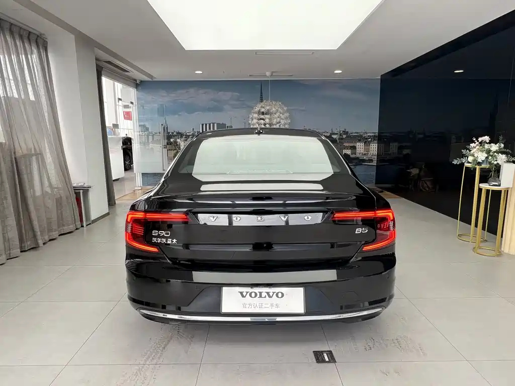 VOLVO S90 2022