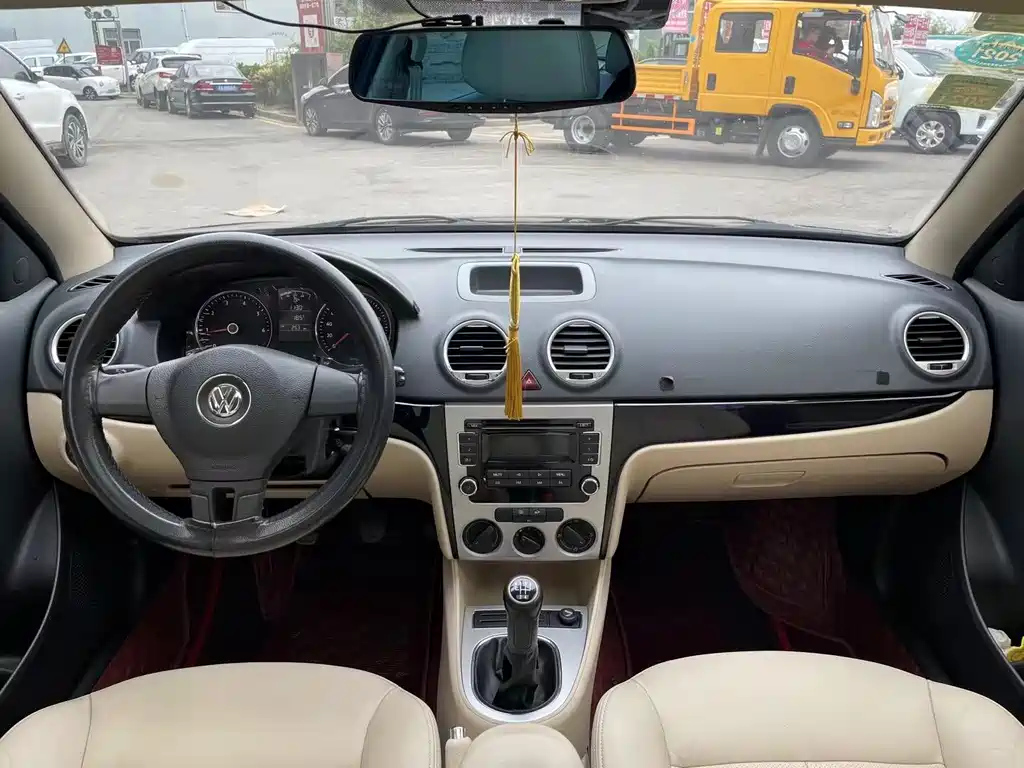 VOLKSWAGEN LAVIDA 2013