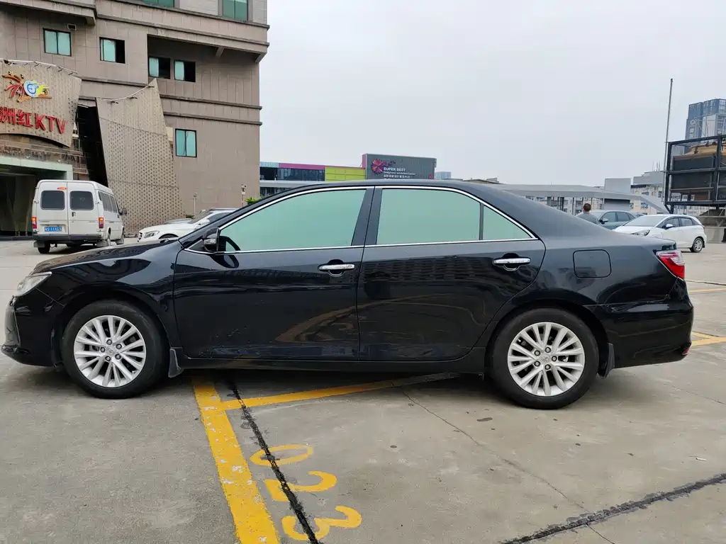 TOYOTA CAMRY 2016
