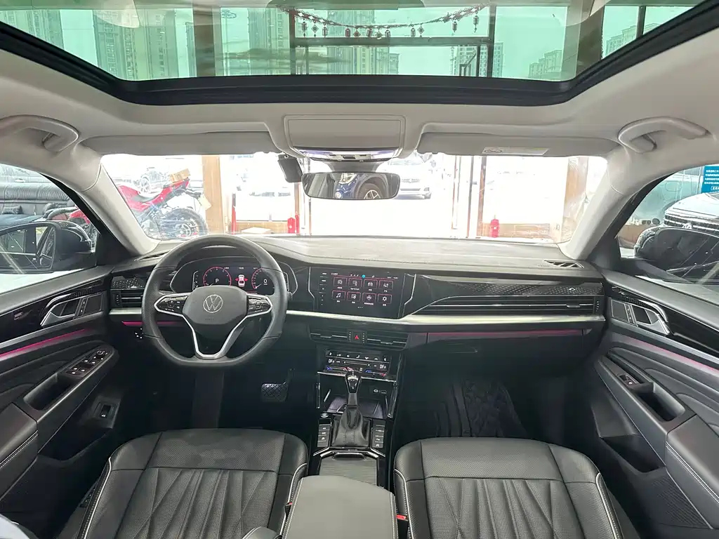 VOLKSWAGEN PASSAT 2023