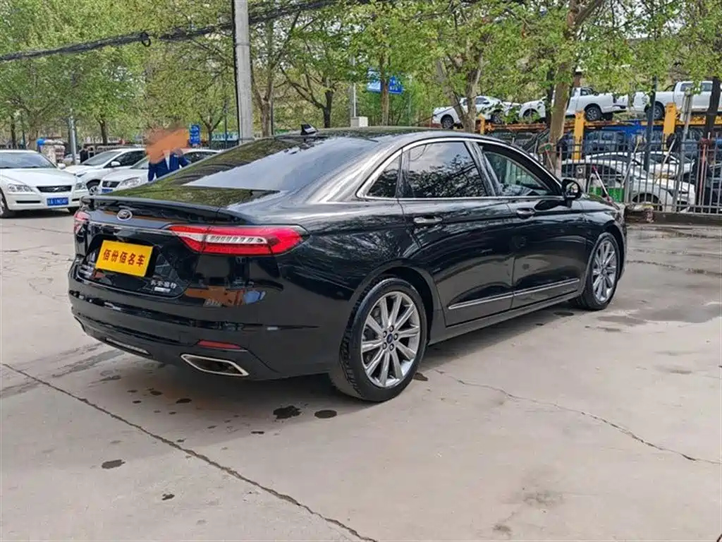 FORD TAURUS 2021