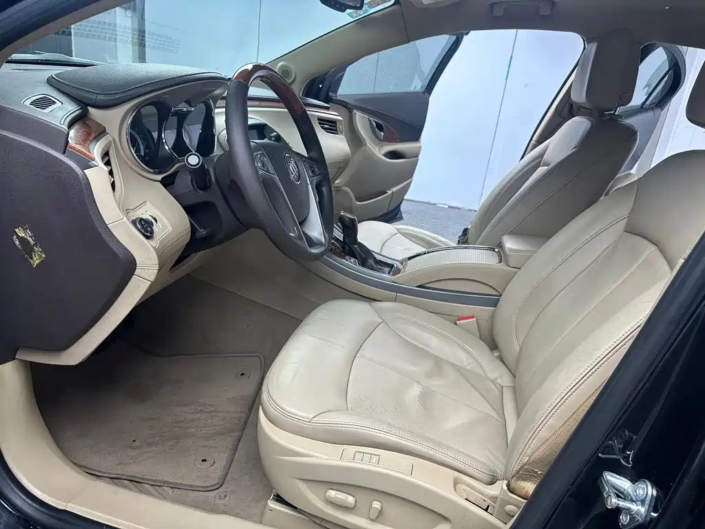 BUICK LACROSSE 2010