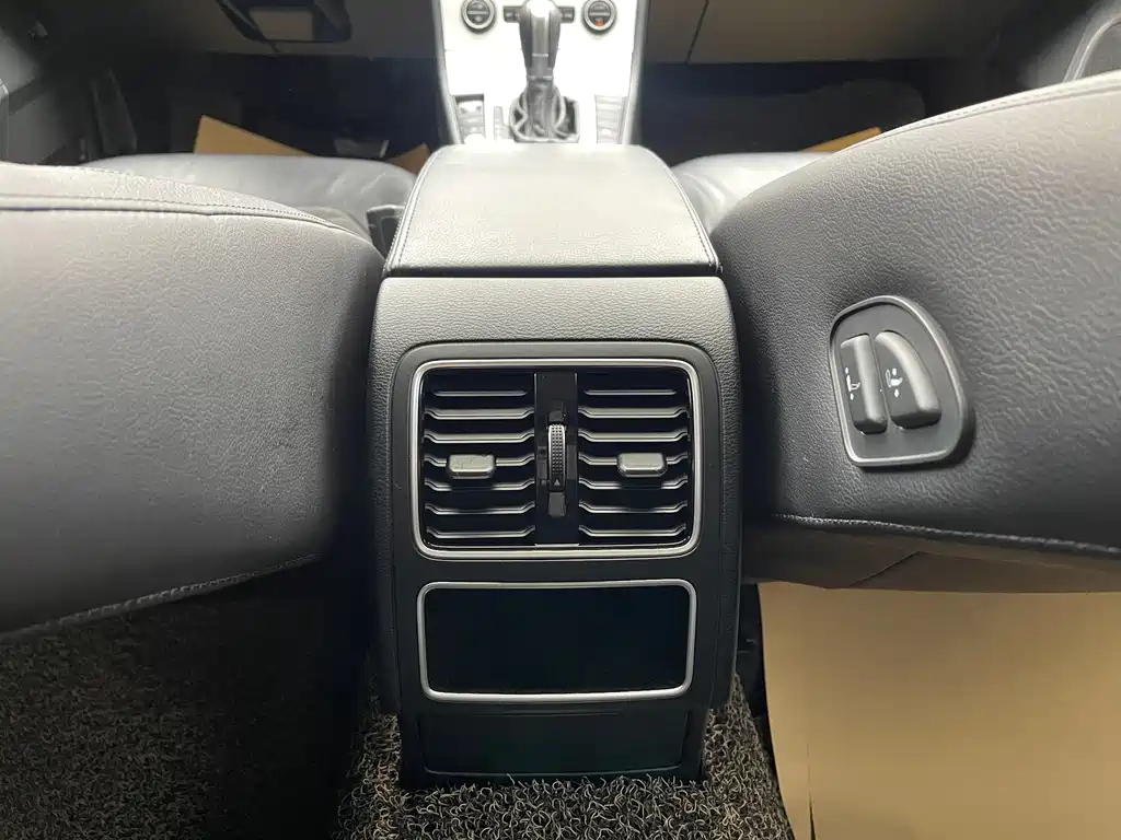 VOLKSWAGEN MAGOTAN 2015