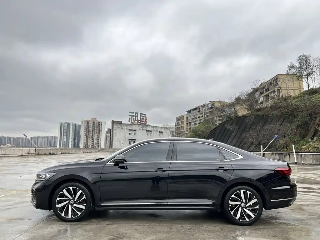VOLKSWAGEN PASSAT 2022