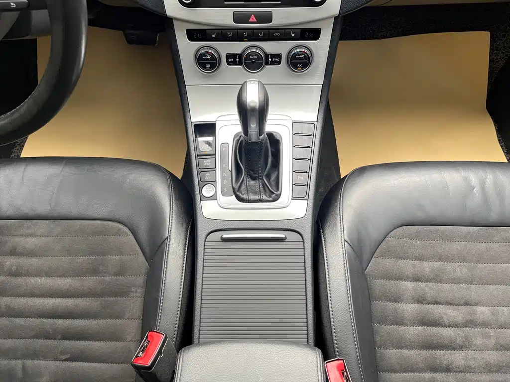 VOLKSWAGEN MAGOTAN 2015