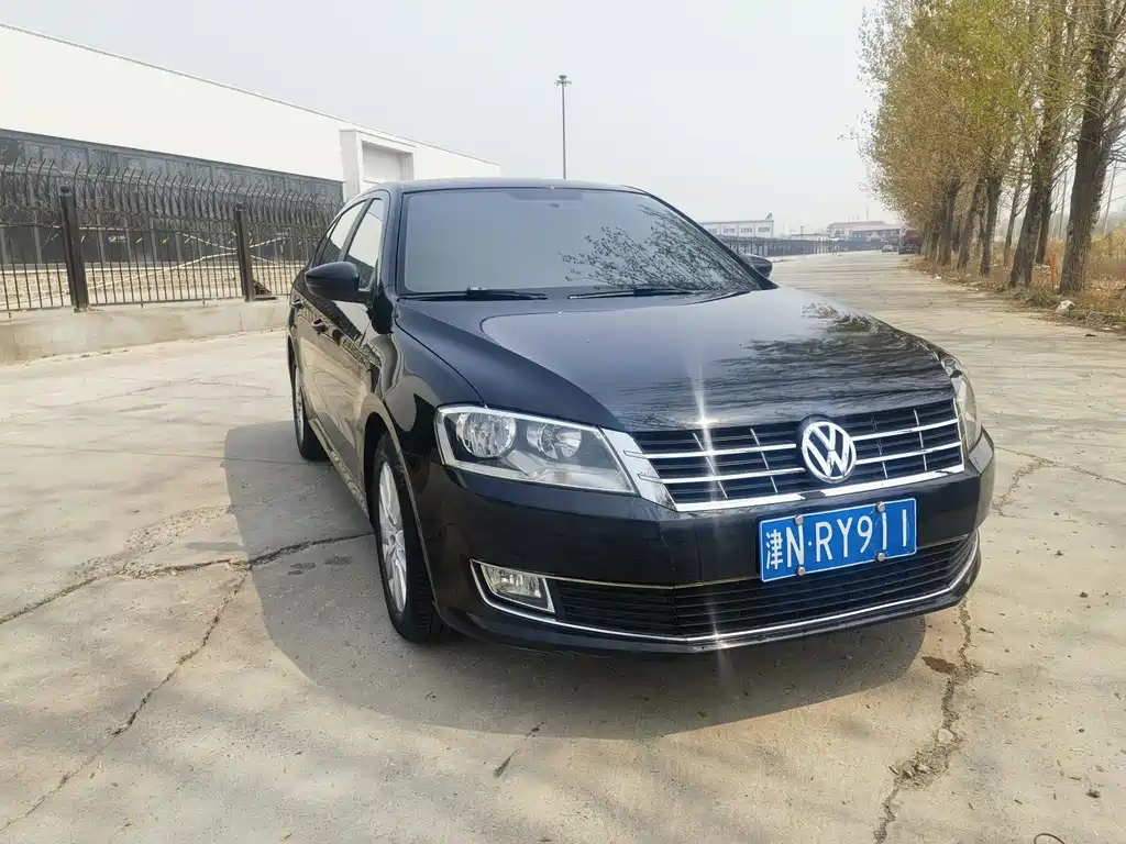 VOLKSWAGEN LAVIDA 2013