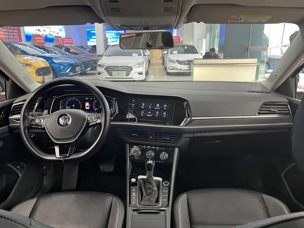 VOLKSWAGEN SAGITAR 2022