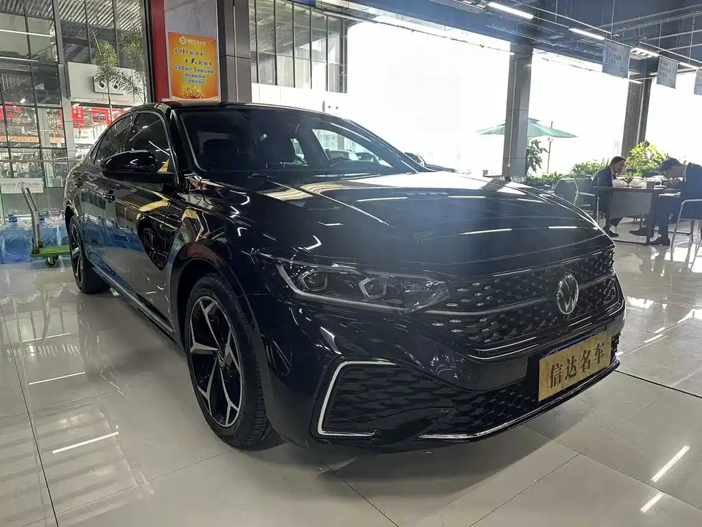 VOLKSWAGEN PASSAT 2022