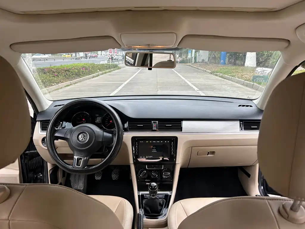 VOLKSWAGEN BORA 2014