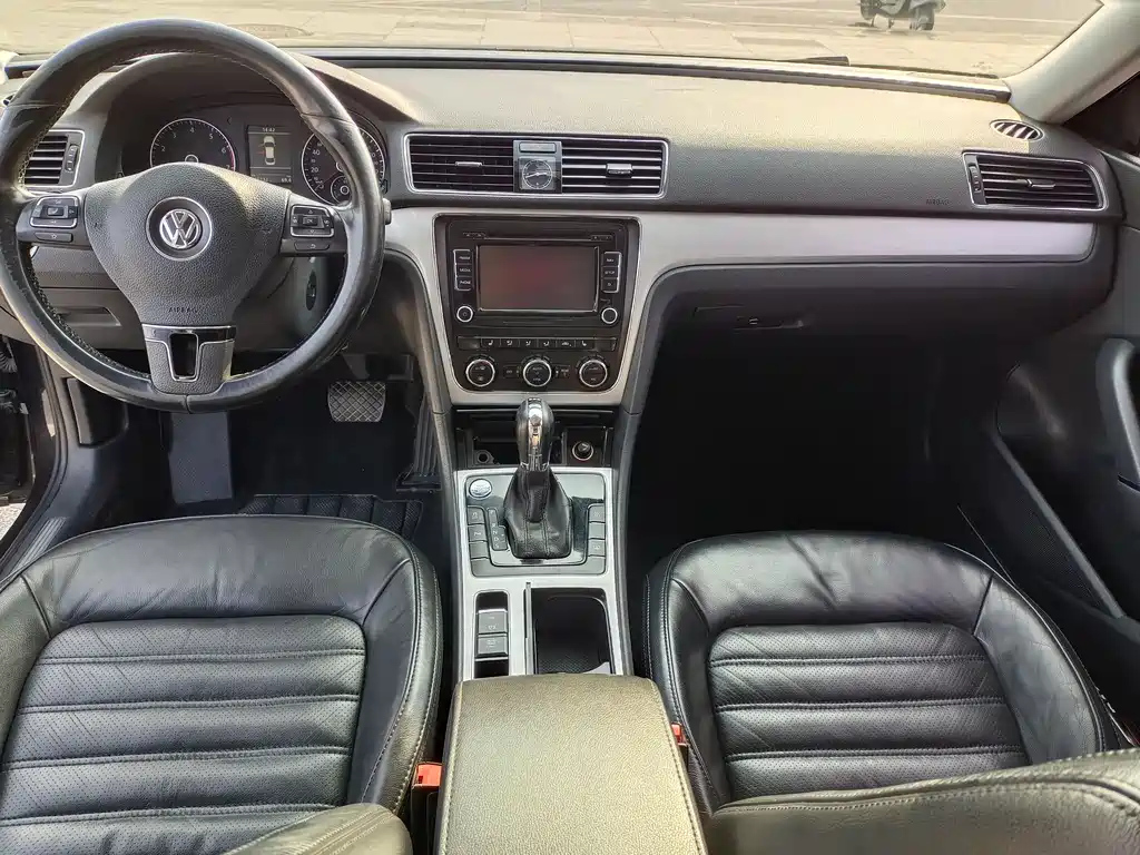 VOLKSWAGEN PASSAT 2016