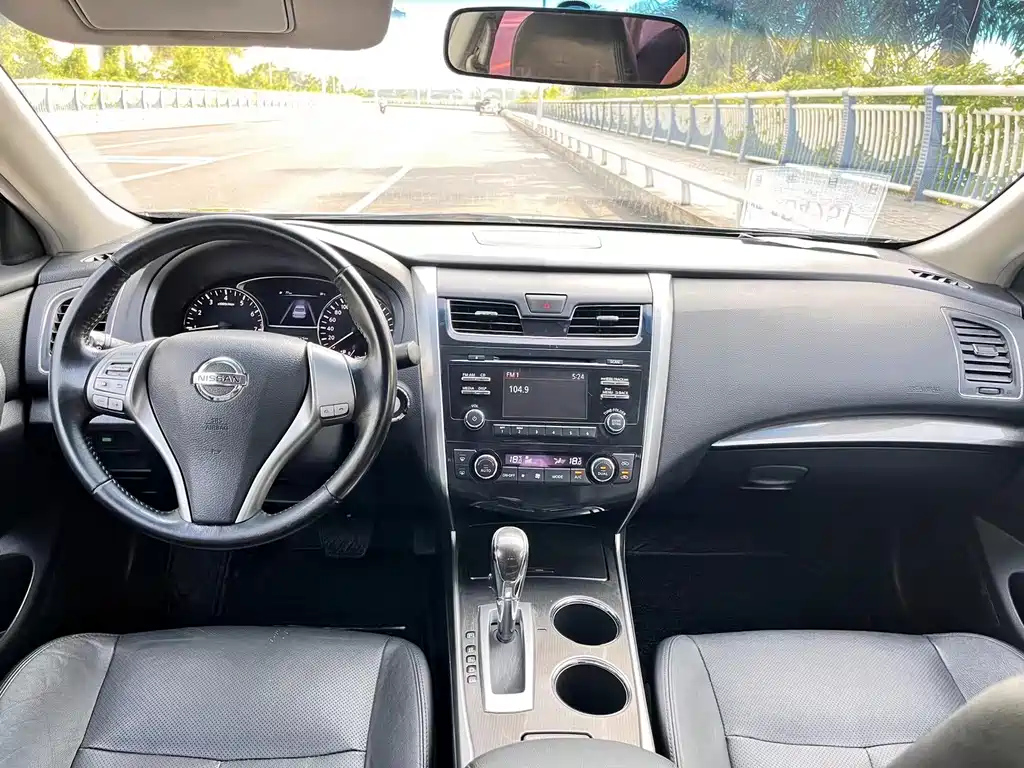 NISSAN TEANA 2016