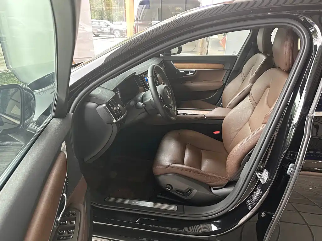 VOLVO S90 2021