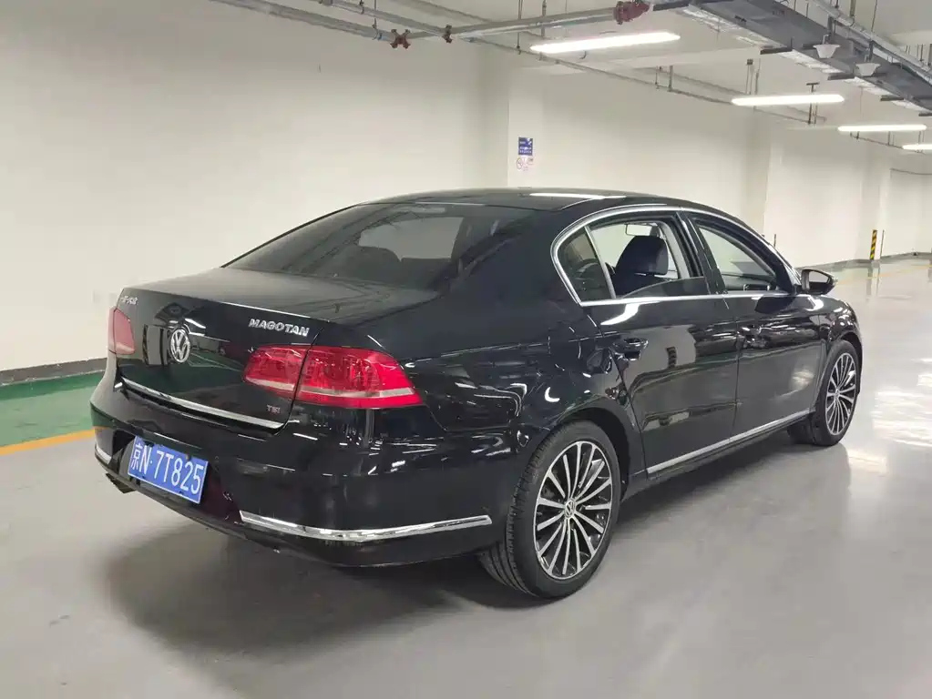 VOLKSWAGEN MAGOTAN 2015