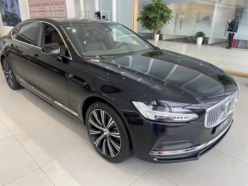 VOLVO S90 2024