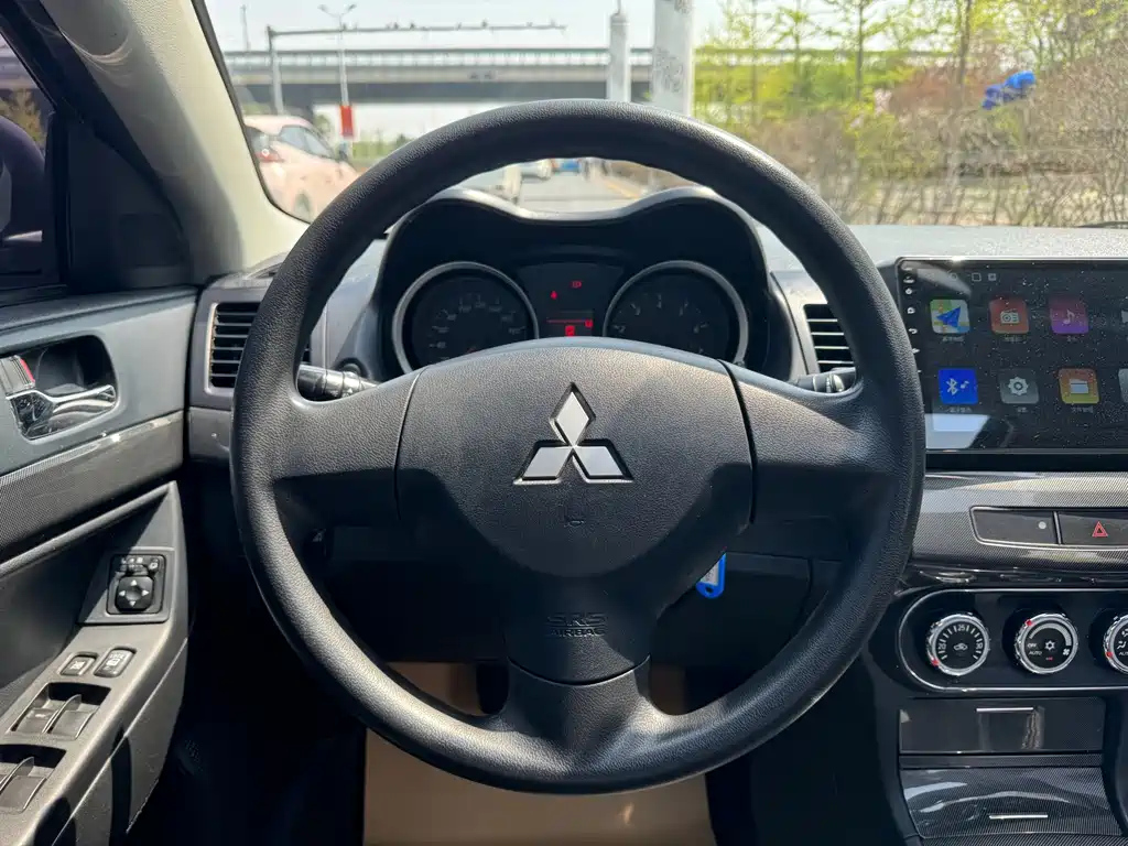 MITSUBISHI LANCER EX 2011
