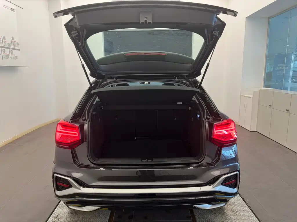 AUDI Q2L 2024