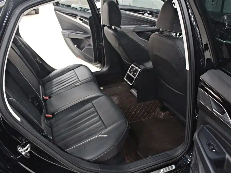 VOLKSWAGEN PASSAT 2022