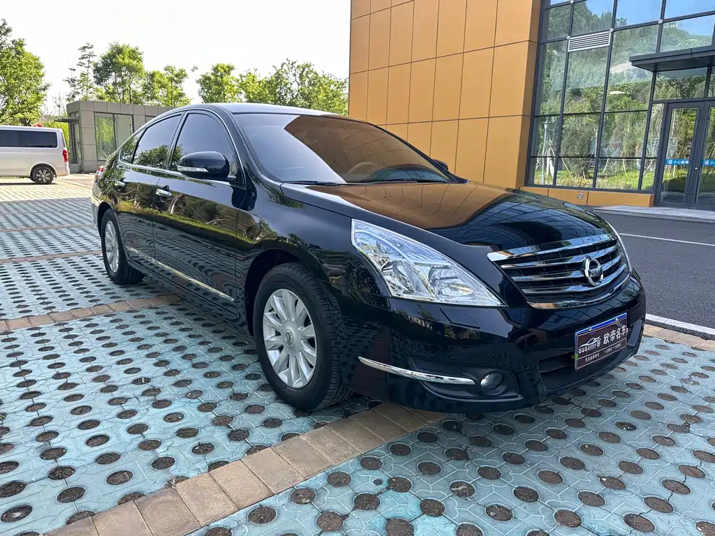 NISSAN TEANA 2010