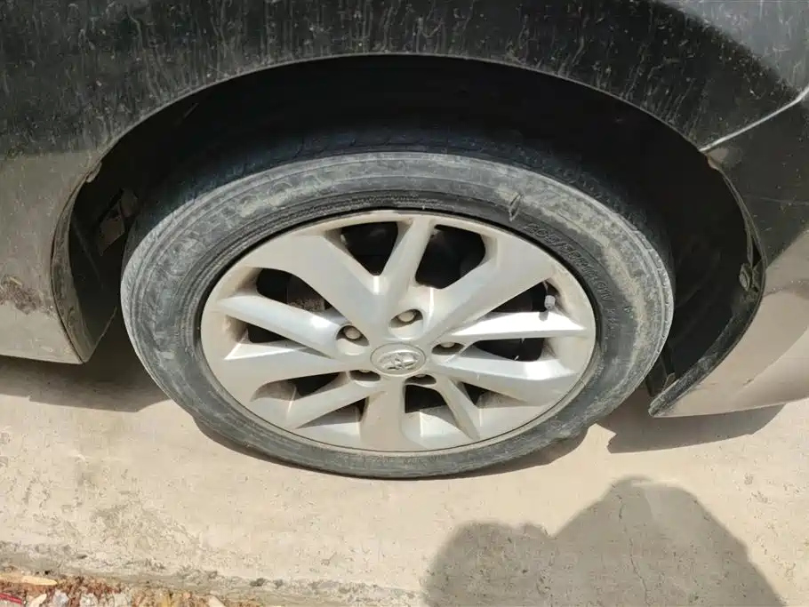 TOYOTA COROLLA 2015