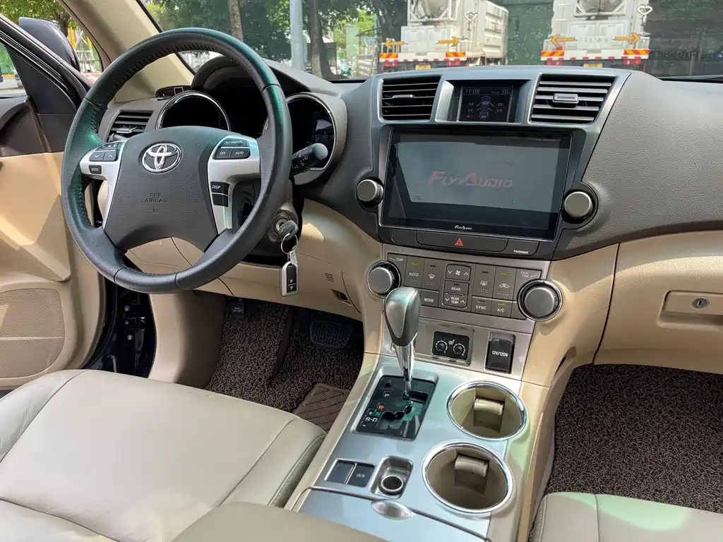 TOYOTA HIGHLANDER 2014